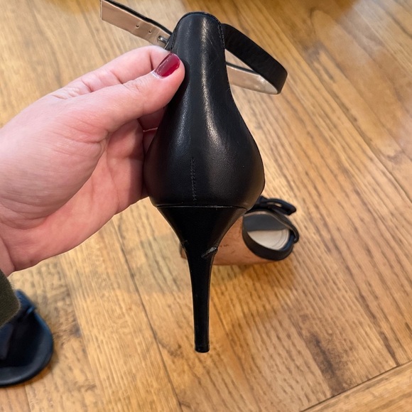 ✨BCBGMAXAZRIA Vero Cuoio Black Leather Satin Bow Ankle Strap Sandal Heel Size 8✨ - Picture 7 of 10